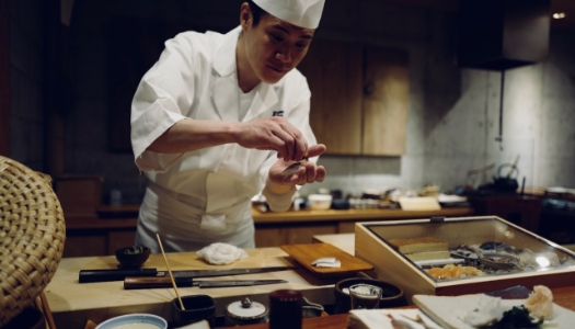 料理をする職人